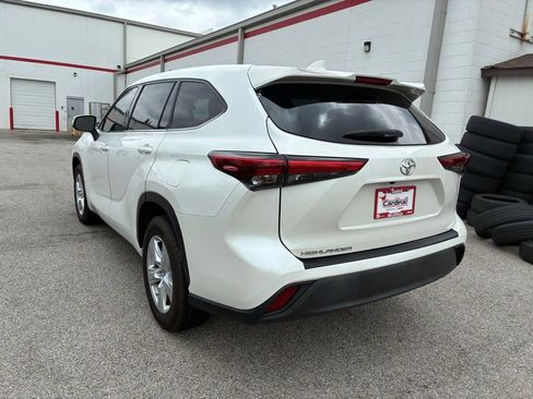 Used 2021 Toyota Highlander L FWD image 10