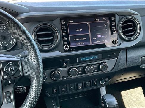 Used 2022 Toyota Tacoma TRD Off-Road w/ Technology Package image 12