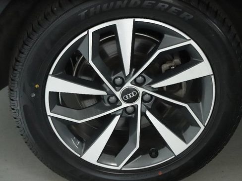 Used 2023 Audi Q5 2.0T Premium w/ Convenience Package AWD/4WD image 12
