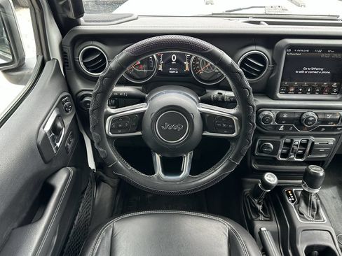 Used 2020 Jeep Wrangler Unlimited Sahara AWD/4WD image 14