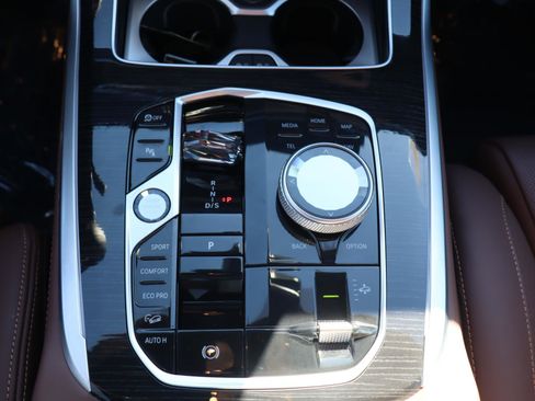 Used 2025 BMW X7 M60i w/ Executive Package image 29