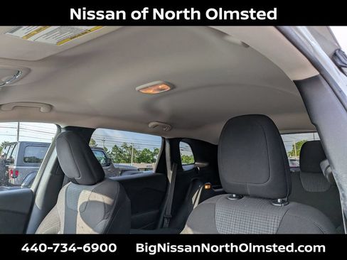 Used 2015 Jeep Cherokee Latitude w/ Cold Weather Group FWD image 21