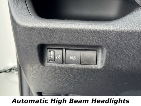 Used 2021 Toyota RAV4 LE image 5