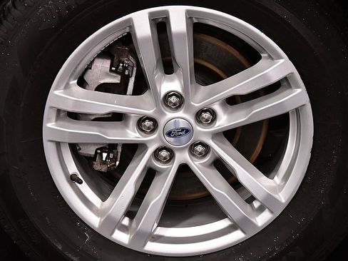 Used 2022 Ford Explorer XLT w/ Equipment Group 202A image 9