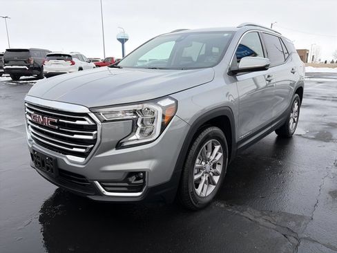 Used 2024 GMC Terrain SLT w/ Infotainment Package II image 9