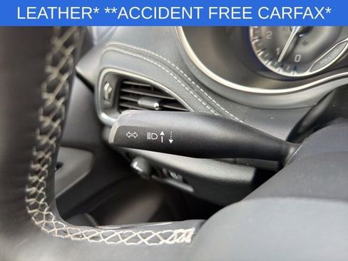 Used 2025 Chrysler Pacifica Limited FWD image 34