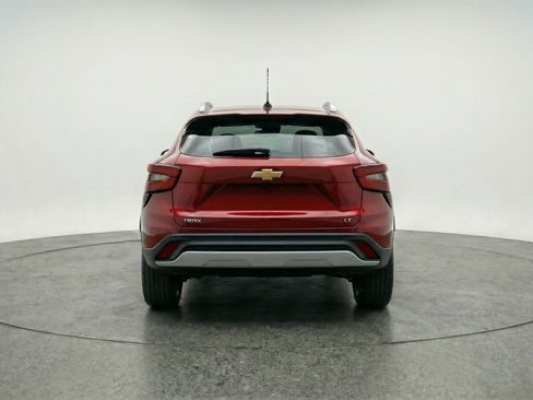 Used 2025 Chevrolet Trax LT FWD image 7