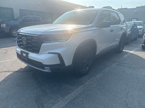 Used 2024 Honda Pilot TrailSport image 2