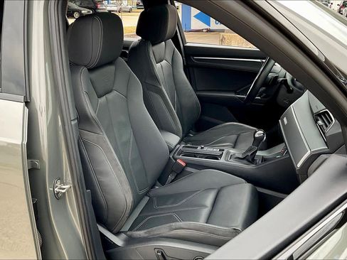 Used 2022 Audi Q3 2.0T Premium Plus w/ Premium Plus Package image 8