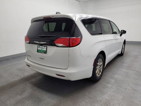 Used 2022 Chrysler Voyager LX FWD image 9