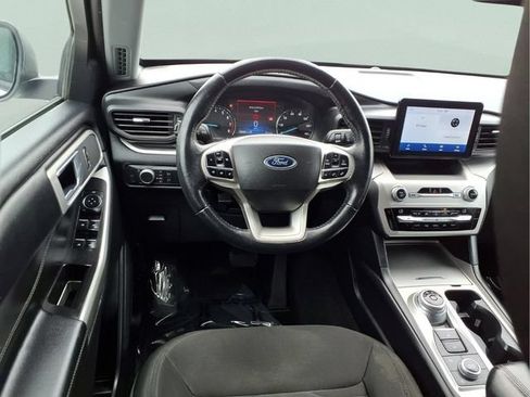 Used 2021 Ford Explorer XLT AWD/4WD image 4