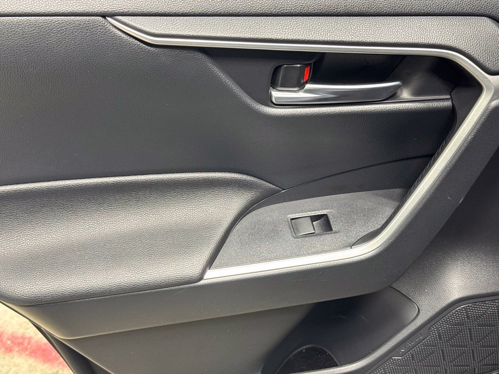 Used 2020 Toyota RAV4 XLE w/ Convenience Package AWD/4WD image 19