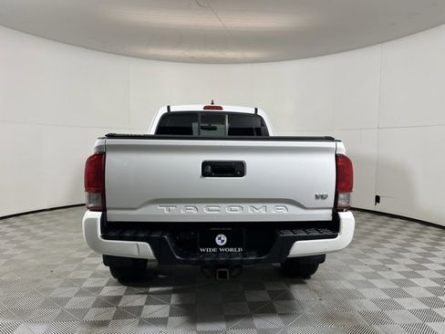 Used 2017 Toyota Tacoma TRD Sport w/ Tow Package (A/T) image 6