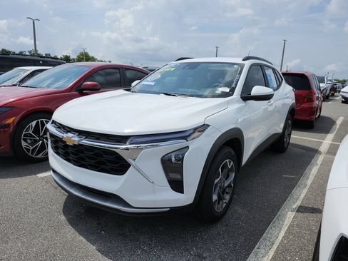 Used 2025 Chevrolet Trax LT w/ Driver Confidence Package FWD image 5