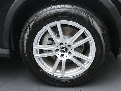 Used 2023 Mercedes-Benz GLC 300 4MATIC w/ Exclusive Trim Package image 32