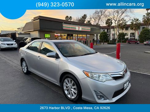 Used 2014 Toyota Camry XLE image 3