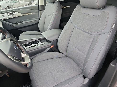 New 2025 Ford Explorer Active image 16