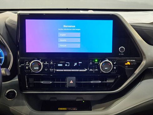New 2026 Toyota Highlander Platinum AWD/4WD image 17