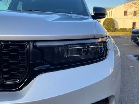 New 2025 Jeep Grand Cherokee Altitude image 10