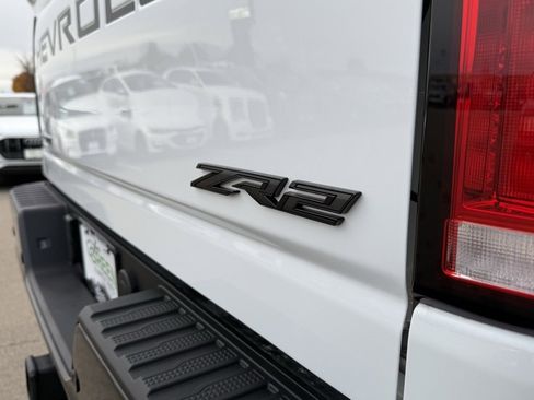 Used 2025 Chevrolet Silverado 2500 ZR2 w/ Technology Package image 7