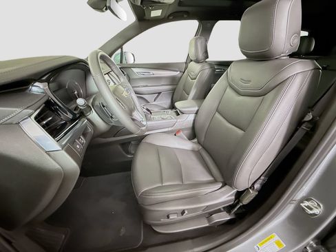 Used 2025 Cadillac XT6 Luxury FWD image 21