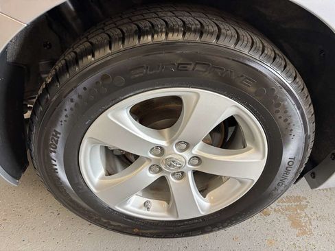 Used 2011 Toyota Sienna LE FWD image 28
