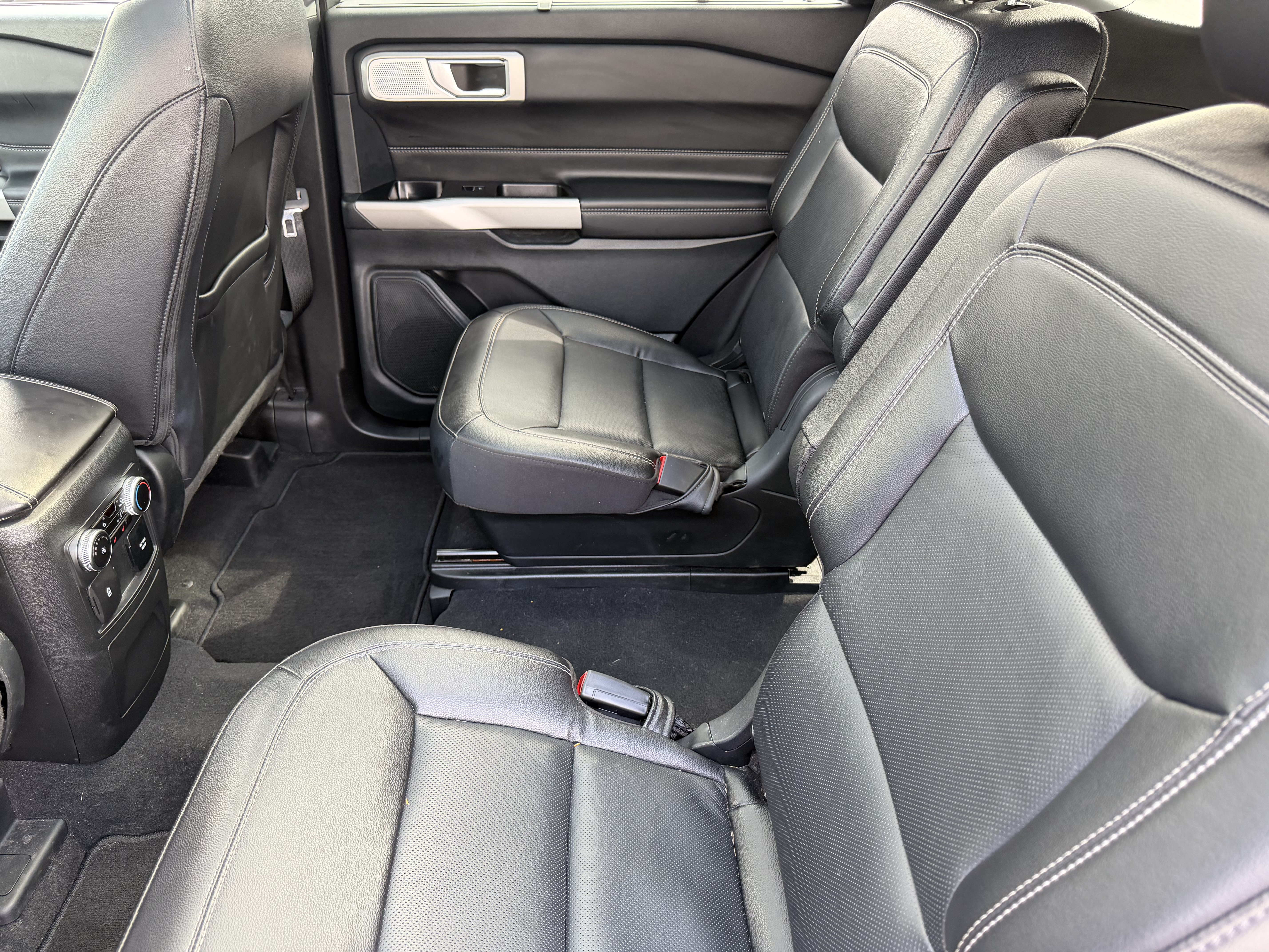 Certified 2023 Ford Explorer Limited w/ Limited Technology Package AWD/4WD image 11