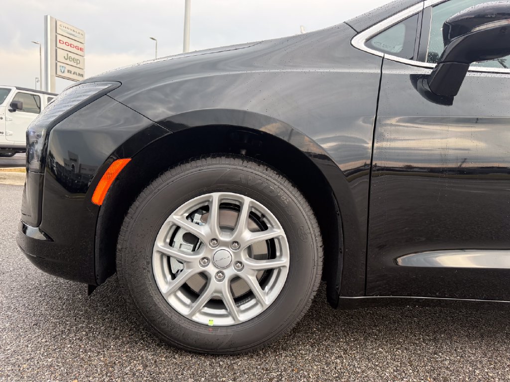 New 2027 Chrysler Pacifica Select FWD image 25