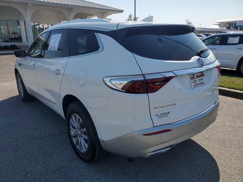 Used 2023 Buick Enclave Essence FWD image 3