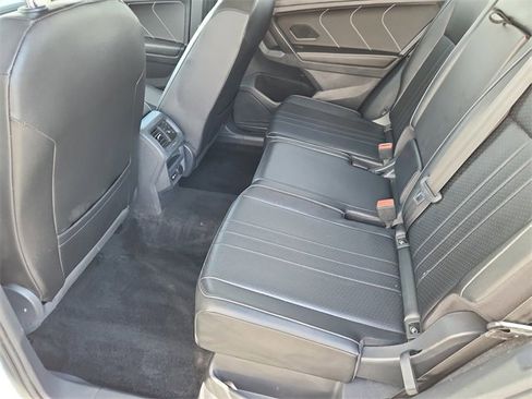 Used 2022 Volkswagen Tiguan SE w/ Panoramic Sunroof Package image 7