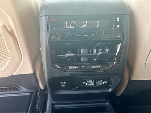 Used 2021 Jeep Grand Cherokee L Limited RWD image 21