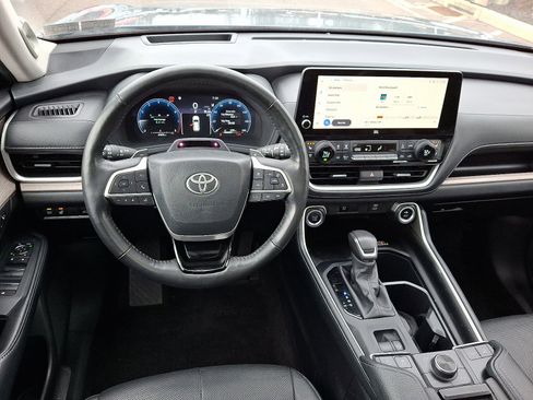 Used 2024 Toyota Grand Highlander Platinum image 12