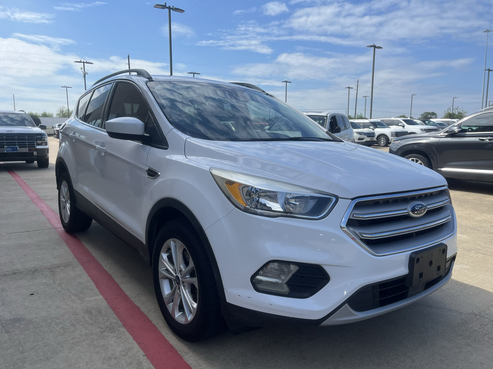Used 2018 Ford Escape SE w/ Ford Safe & Smart Package FWD image 29