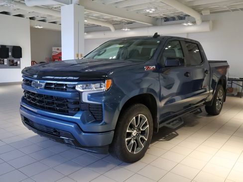 Used 2024 Chevrolet Silverado 1500 RST w/ Z71 Off-Road Package AWD/4WD image 24
