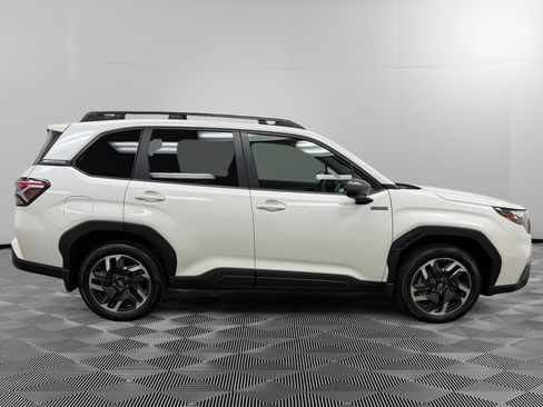 Used 2025 Subaru Forester Premium image 6