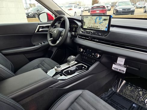 New 2026 Mitsubishi Outlander SE image 4