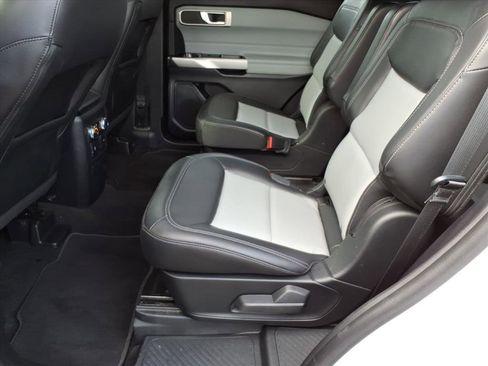Certified 2022 Ford Explorer XLT w/ Equipment Group 202A image 14