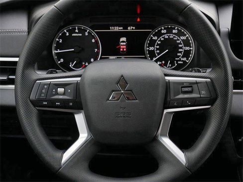 New 2025 Mitsubishi Outlander ES image 8