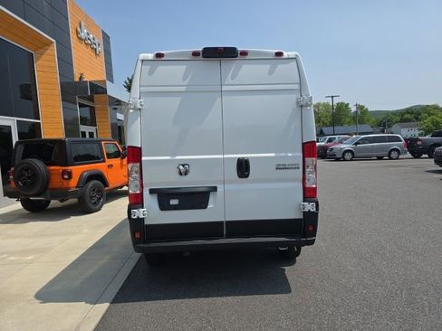 New 2025 RAM ProMaster 2500 w/ Quick Order Package 22G SLT image 5