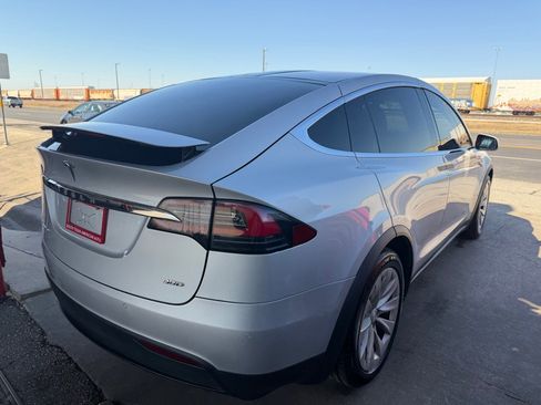 Used 2016 Tesla Model X image 18