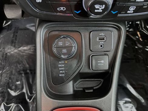 Used 2018 Jeep Compass Trailhawk image 37