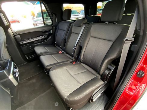 Used 2019 Ford Expedition XLT image 19