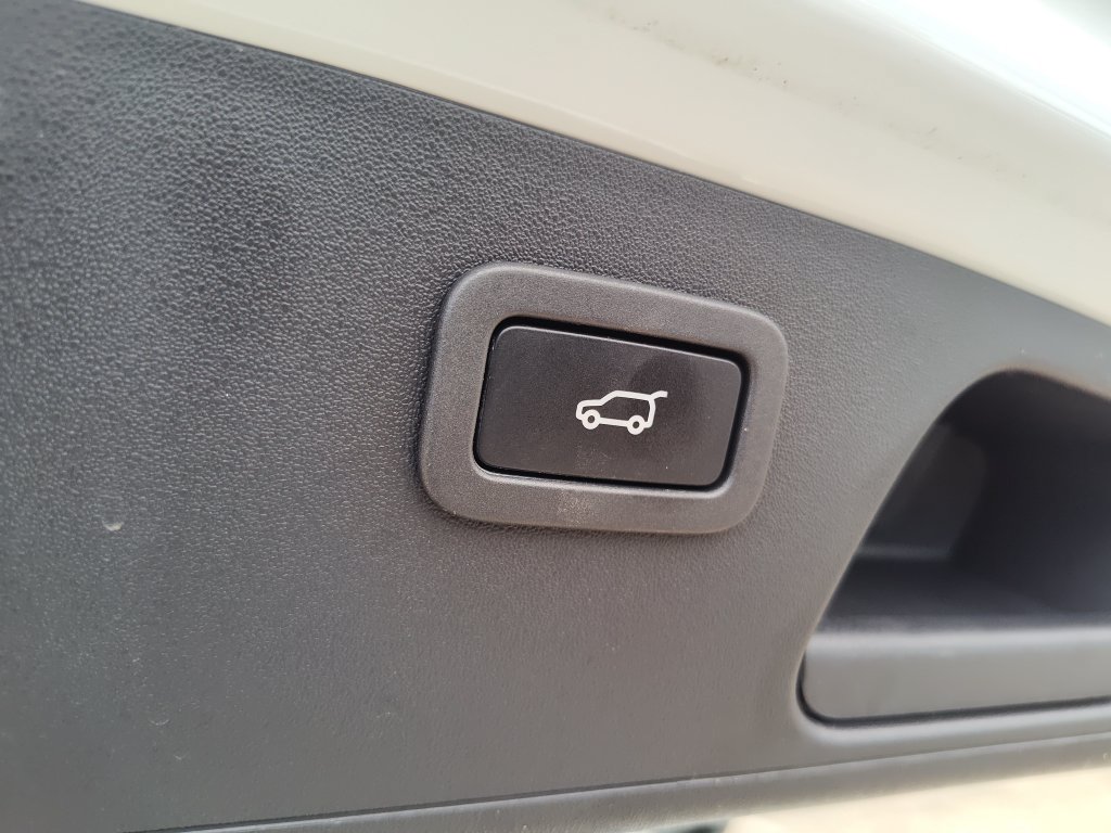 Used 2020 Jaguar E-PACE SE AWD/4WD image 9
