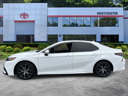 Used 2022 Toyota Camry SE w/ Cold Weather Package image 7