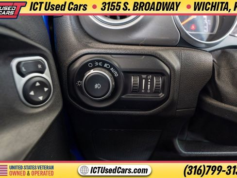 Used 2018 Jeep Wrangler Unlimited Sahara AWD/4WD image 13