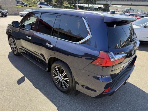 Used 2019 Lexus LX 570 4WD w/ Luxury Package image 10