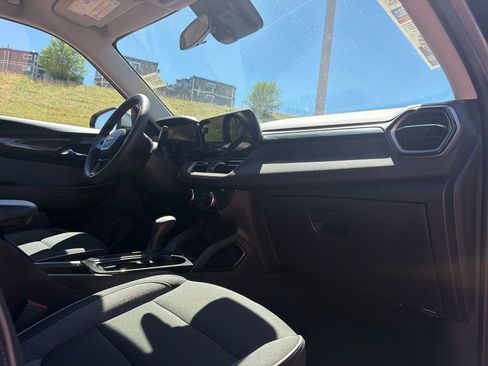 Used 2025 Chevrolet TrailBlazer LT AWD/4WD image 31