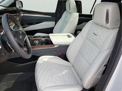 New 2026 Cadillac Escalade Platinum Luxury w/ LPO, Floor Liner Package image 14