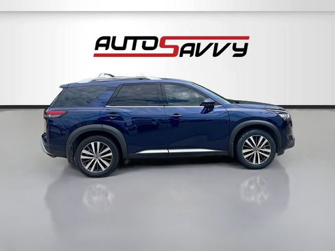 Used 2022 Nissan Pathfinder Platinum w/ Cargo Package FWD image 8