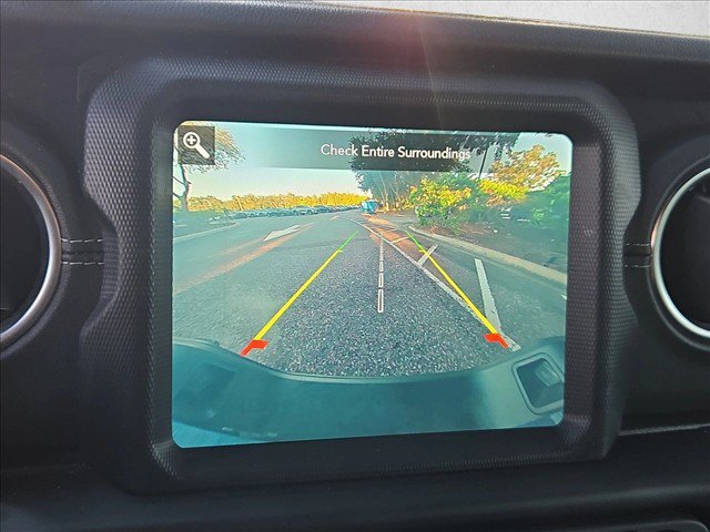 Used 2020 Jeep Gladiator Overland AWD/4WD image 11